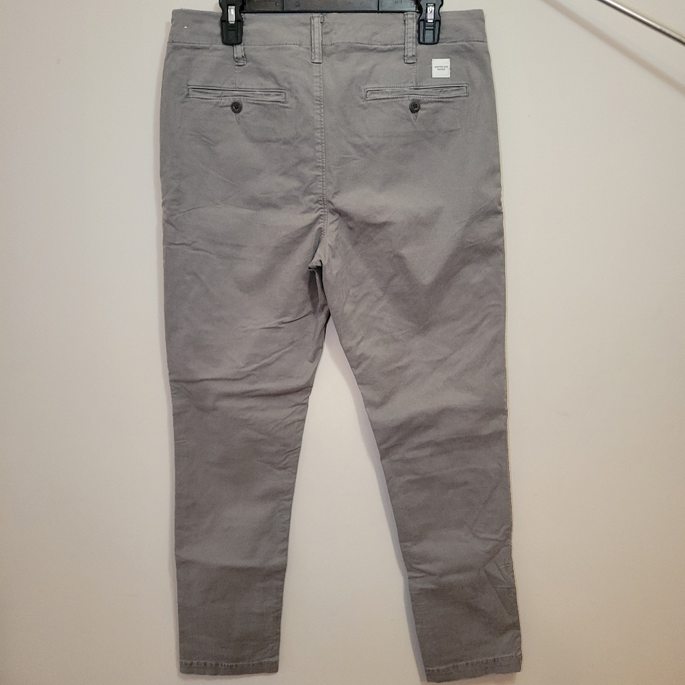 American Eagle Outfitters Men's Slim Lived-In Khaki Pant - Picture 6 of 6